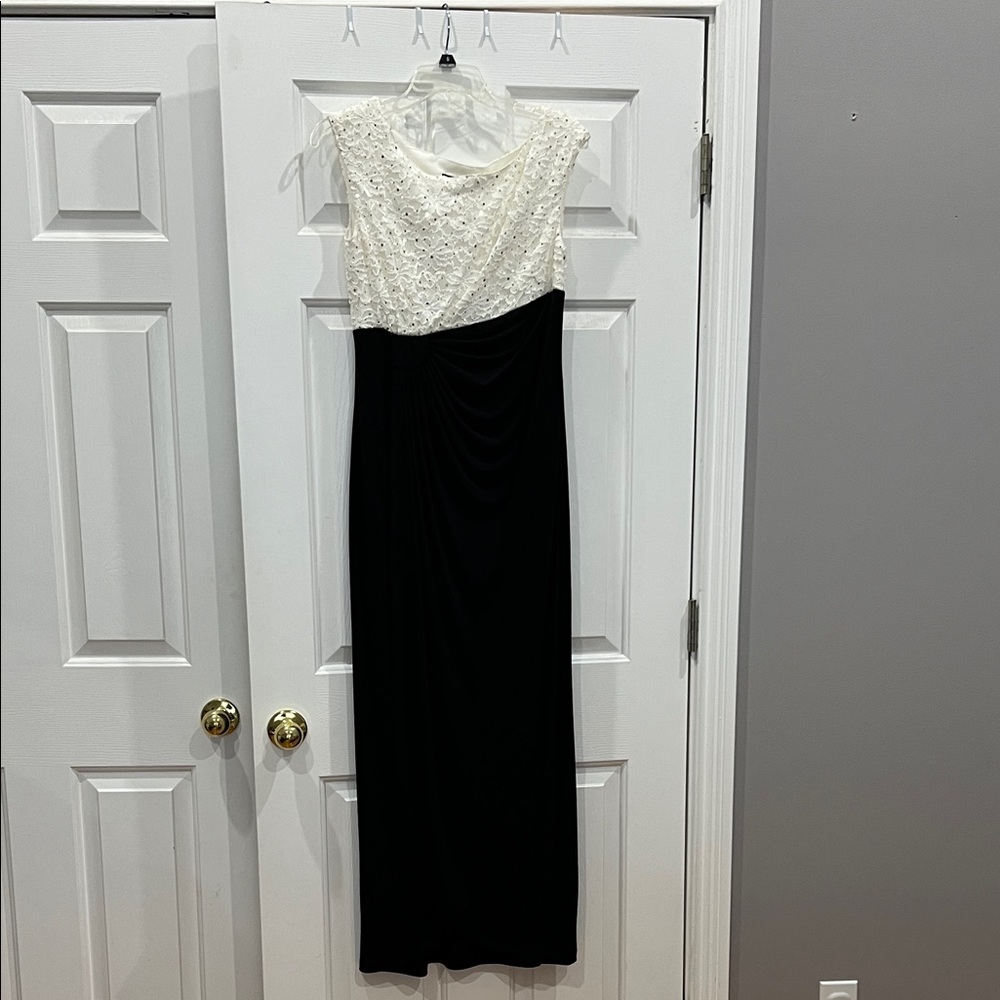 Connected Apparel Black and White Maxi Dress